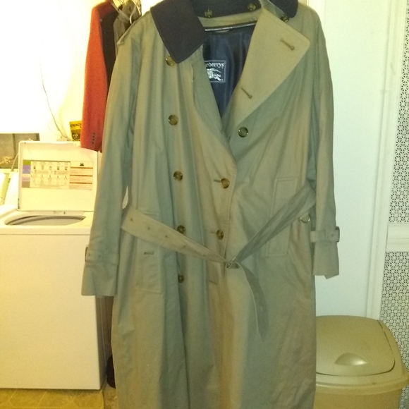Men's Burberry full lined  Trenchcoat worn only 4x - Picture 3 of 3